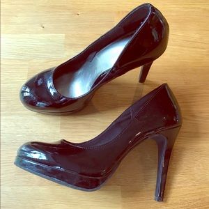 Black patent-leather platform heels